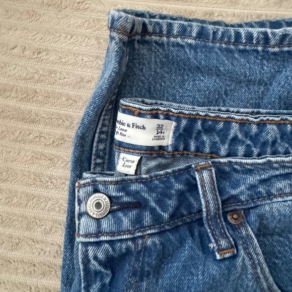 Abercrombie Curve Love High Rise Loose Jean - Picture 6 of 6